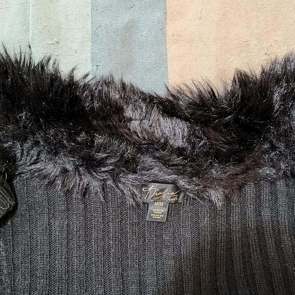 Thalia Sodi faux fur front black sweater vest - Picture 2 of 5